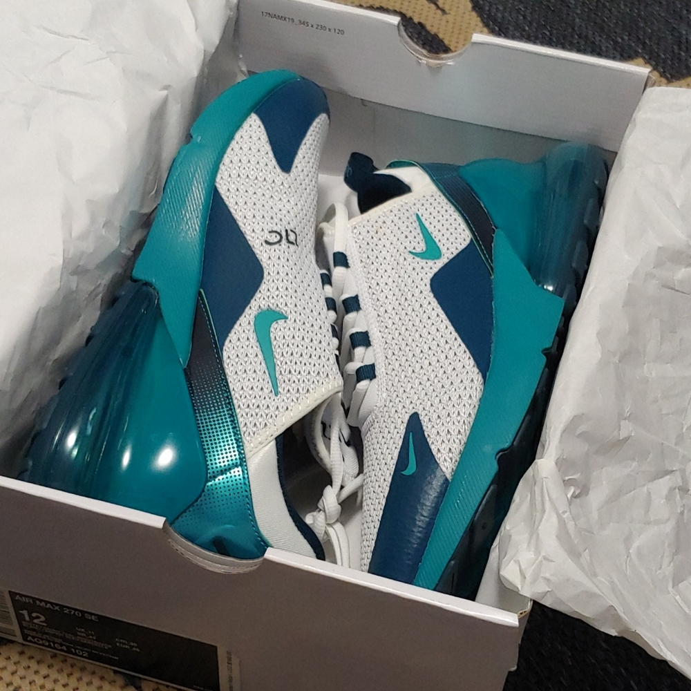 Nike Air Max 270 SE